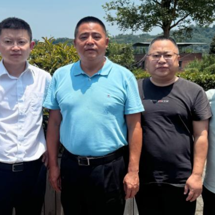 OD体育
完成市级选派驻村第一书记轮换交接工作